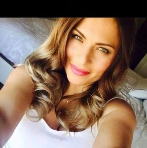 Meet your Posher, Yeliz